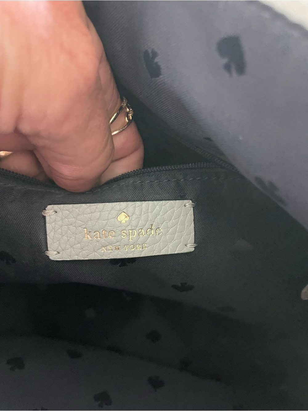 Kate Spade New York Weston shoulder bag crafted from pebbled leather - Picture 5 of 12
